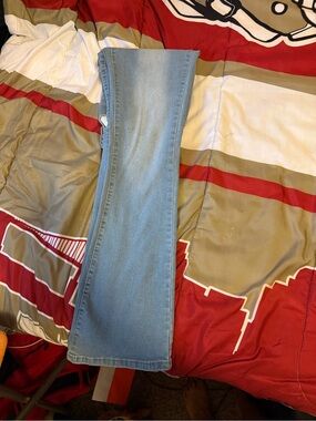 Light Wash Women’s Boot Cut Jeans